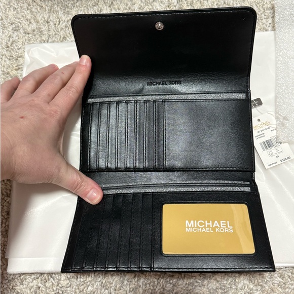 NWT Michael Kors Jet Set Travel Large Quilted Tri-Fold Wallet in Black - Picture 6 of 11